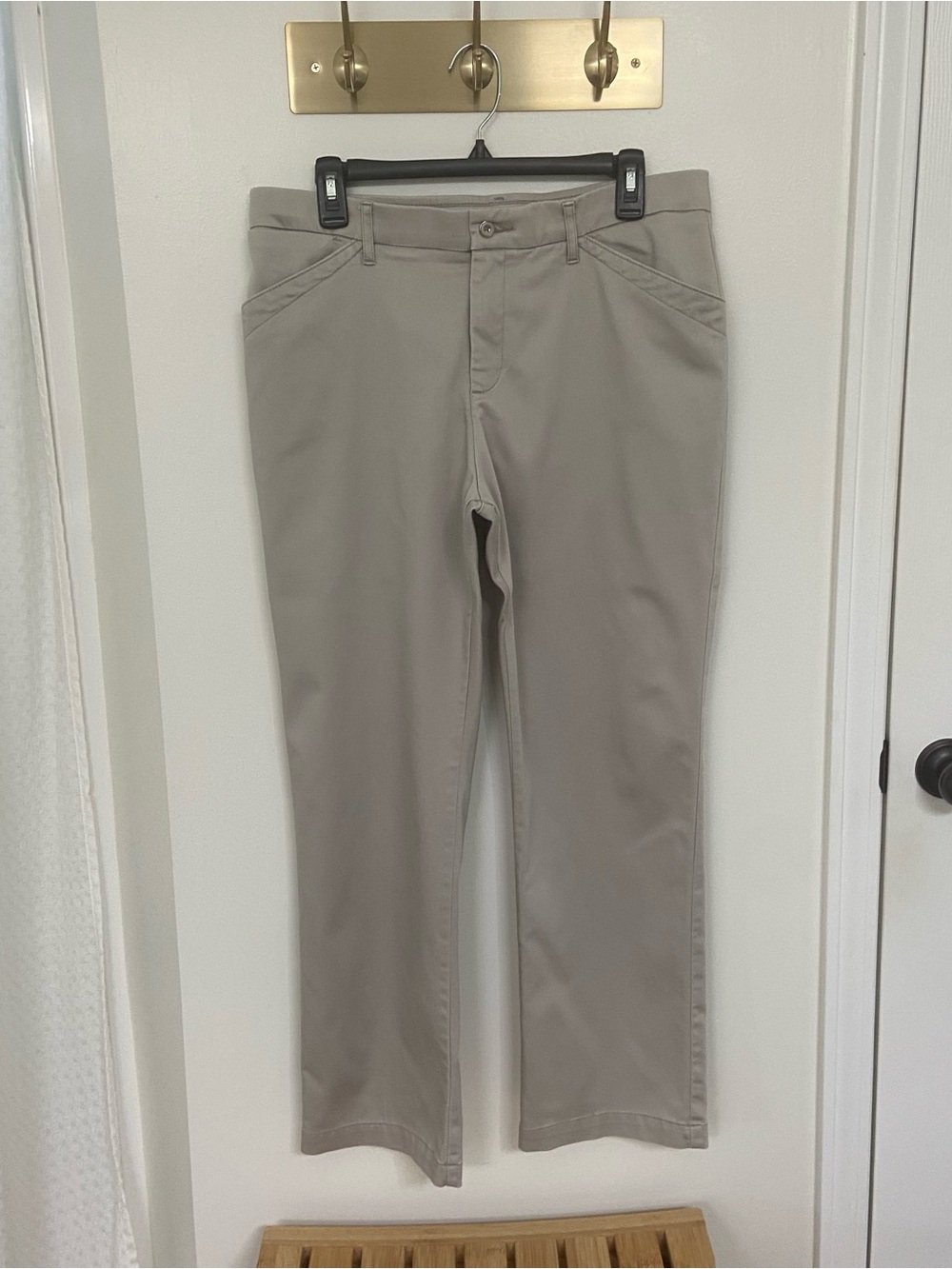 Lee Total Freedom Women’s Pants Size 12 Short Khaki Taupe Stretch Straight Leg